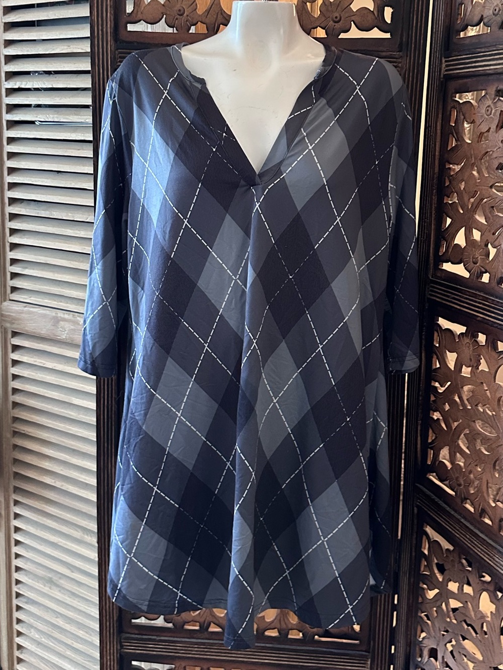 Azalea by Firmiana Black, Gray & White Plaid Pull On V Neck Dress / Tunic Top.